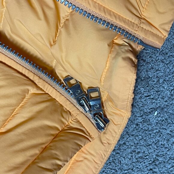 Peter Millar Crown Elite Light Golf Puffer Vest Orange Men's Large MSRP $200 - Picture 7 of 9